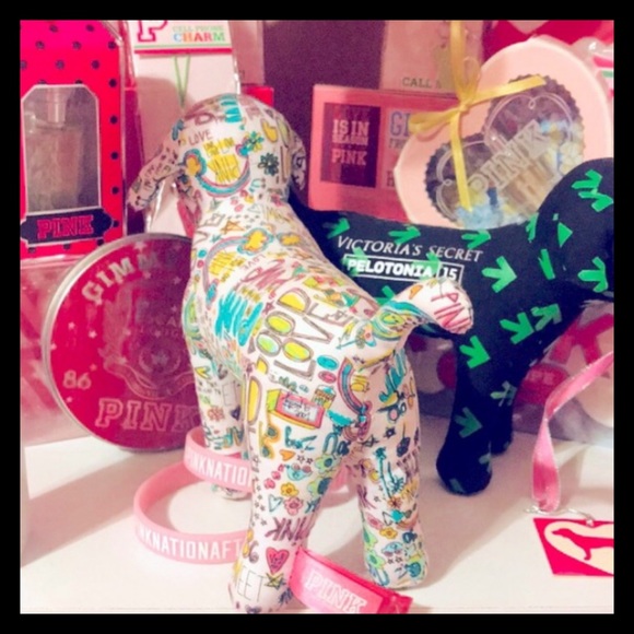 💕ℙ𝕀ℕ𝕂 𝕍𝕊 VINTAGE Graffiti 6” Plush Dog💕 - Picture 5 of 7